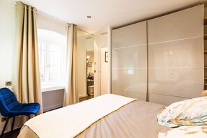 2 bedrooms, iron/ironing board, free WiFi, bed sheets - LE MAY AP4338 By Riviera Holiday Homes (Villefranche-sur-Mer)