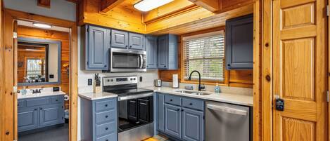 JÀÀkaappi, mikroaaltouuni, uuni, liesi