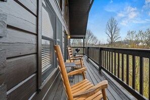 Terrace/patio - Quiet and Cozy-2 miles to Parkway-Hot Tub-Pets (Sevierville)