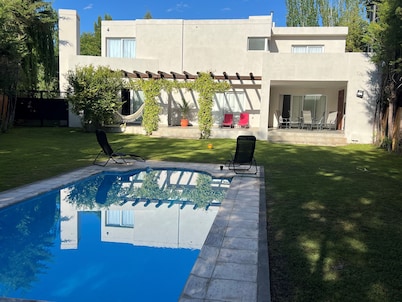 Mendoza House in B. Cerrado- Chacras de Coria