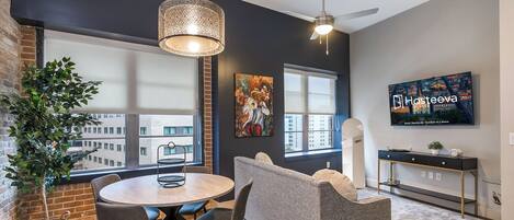 Signature Apartment, 1 Bedroom, Non Smoking, Terrace | In-room dining