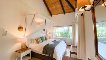 Phòng đôi hoặc 2 giường đơn Deluxe | 2 phòng ngủ, trang trí khác biệt