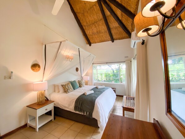 Decoración personalizada, muebles diferentes y escritorio