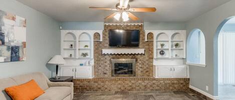 Smart TV y chimenea