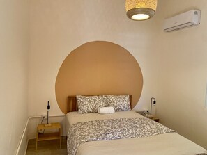 1 室のベッドルーム、デスク、アイロン / アイロン台、WiFi (無料)