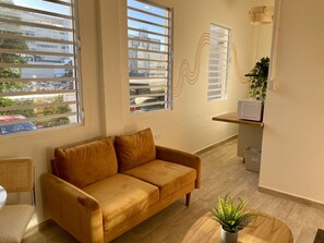 Smart TV - Sun-Drenched and Central Apartment in Santurce with parking- Apt #8 (San Juan)