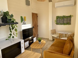 Smart TV - Chic and Centrally Located Apartment in Santurce with parking - Apt #4 (San Juan)