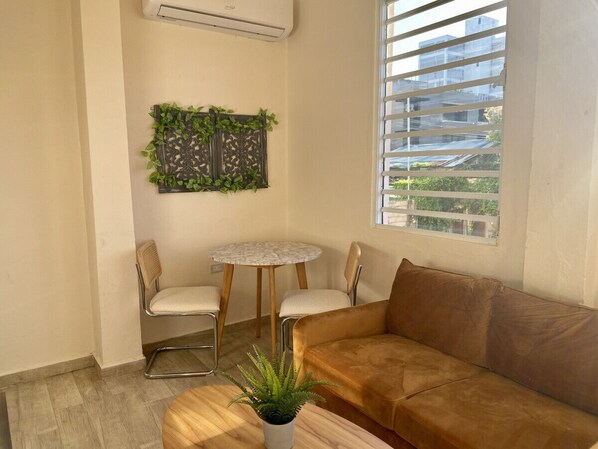 Smart TV - Chic and Centrally Located Apartment in Santurce with parking - Apt #4 (San Juan)