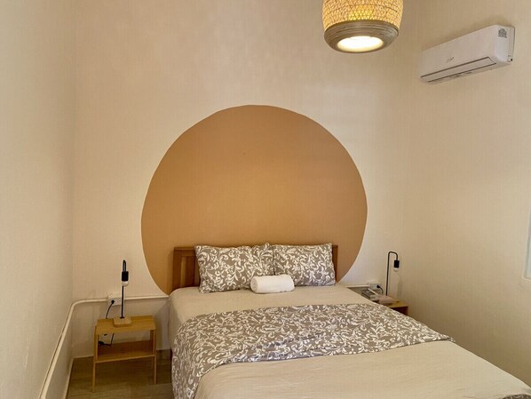 1 chambre, bureau, fer et planche à repasser, Wi-Fi