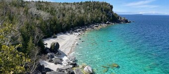 Rustic cabin w/ Games near Lake & National Park