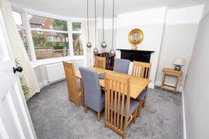Dining - Home in Lincoln (Lincoln)
