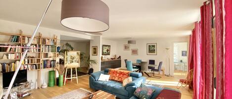 TV, books, music library, video library