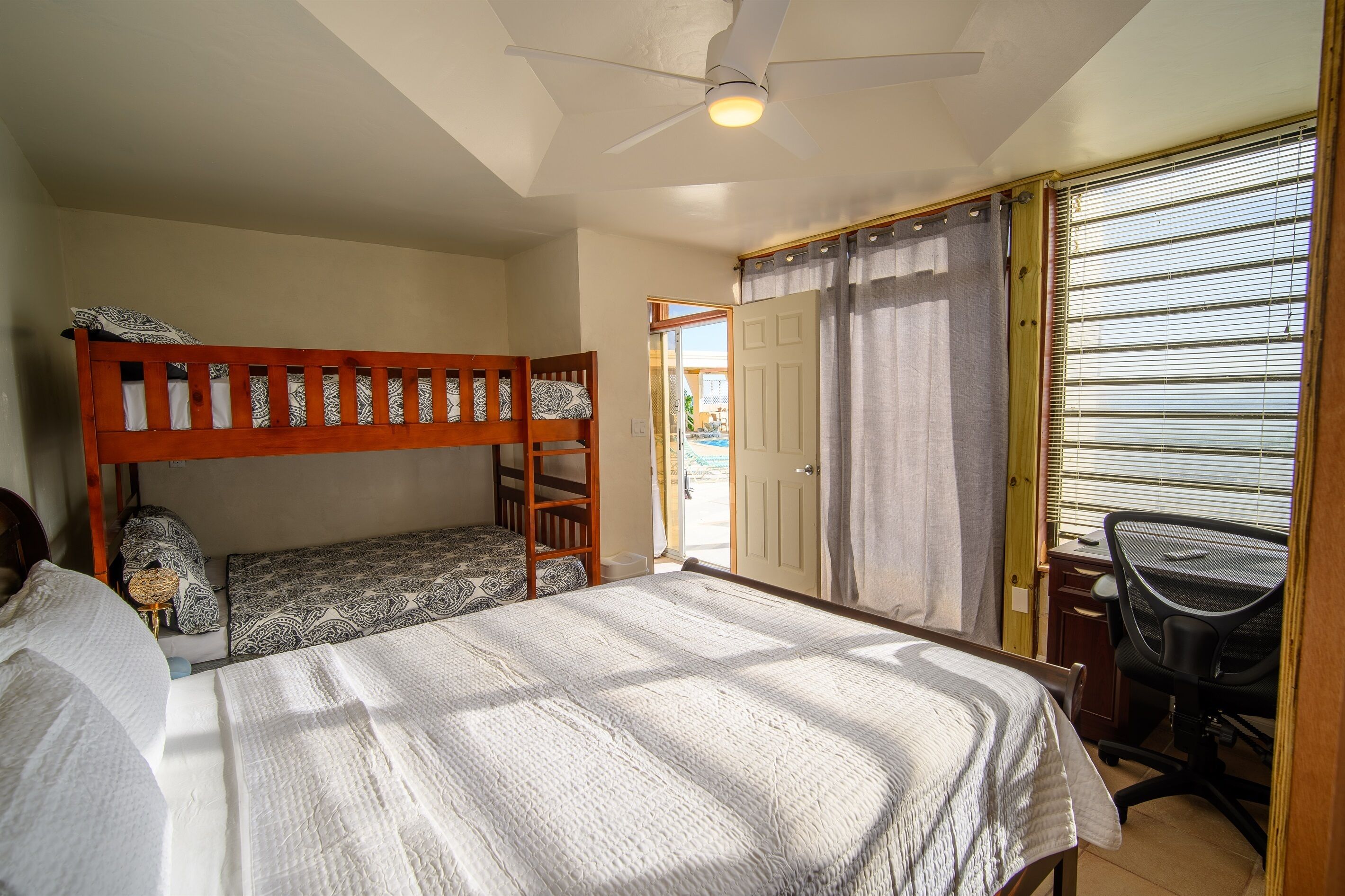 1 dormitorio, escritorio, tabla de planchar con plancha y wifi gratis