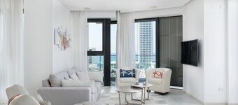 MAMAD Bat Yam Luxury Apt Terrace & Sea View by FeelHome
