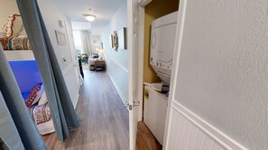 2 habitaciones, tabla de planchar con plancha y wifi gratis 