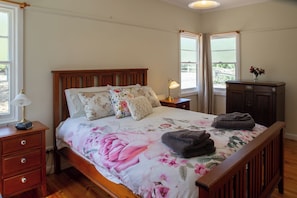 4 chambres, fer et planche à repasser, Wi-Fi, literie fournie