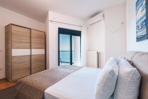 7 bedrooms, desk, iron/ironing board, free WiFi