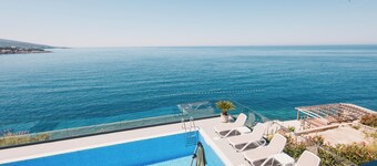 Orange villa - 7-bedroom seafront villa