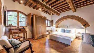 Superior Triple Room | Premium bedding, individually decorated, individually furnished, desk