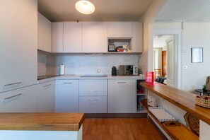 Frigorifero, forno, macchina per tè/caffè, bollitore elettrico