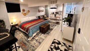 1 bedroom, desk, iron/ironing board, free WiFi