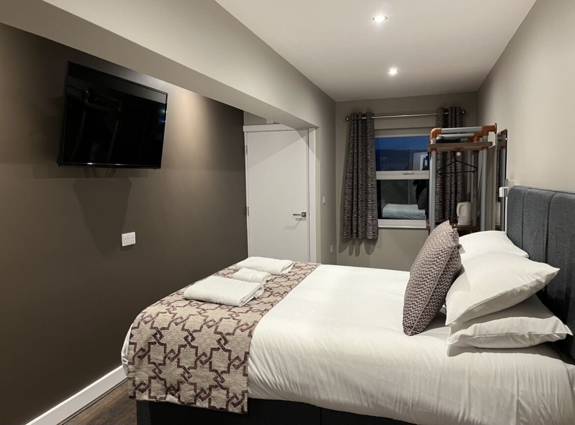 Deluxe Double Room, 1 Double Bed | Iron/ironing board, bed sheets