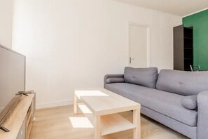 Smart TV - Bright T2 apartment - Valenciennes town center (Valenciennes)