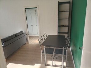 Dining - Bright T2 apartment - Valenciennes town center (Valenciennes)