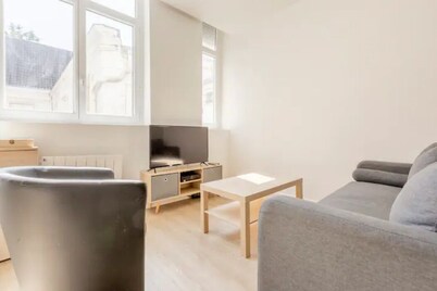 Bright T2 apartment - Valenciennes town center