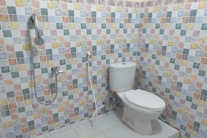 Basic Double Room | Bathroom