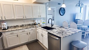 冰箱、微波炉、烤箱、炉灶