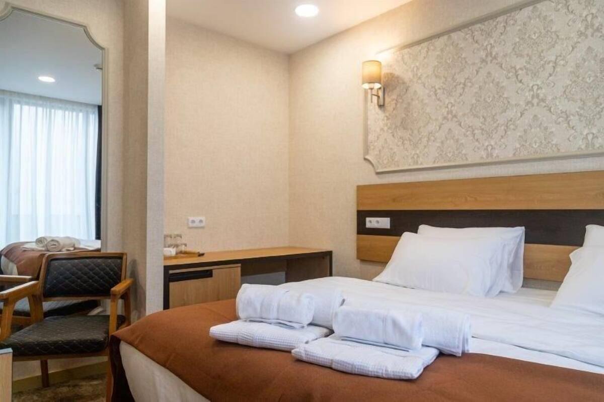 Habitación doble estándar | Ropa de cama hipoalergénica, edredón, camas Tempur-Pedic y minibar