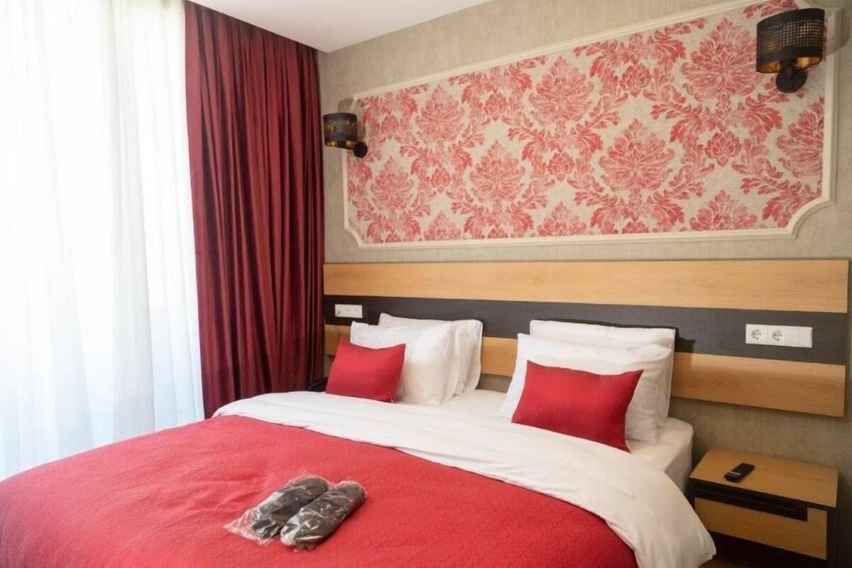 Habitación doble Premium | Ropa de cama hipoalergénica, edredón, camas Tempur-Pedic y minibar
