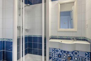 Bañera y secador de pelo