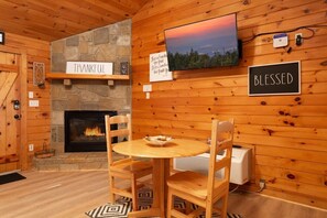 Dining - Gorgeous Mountain Views/Hot Tub (Sevierville)