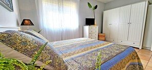 2 chambres, fer et planche à repasser, lit parapluie, Wi-Fi gratuit