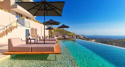 Deluxe Suites by Saronida Hills