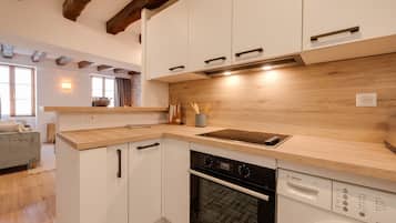 Fridge, microwave, stovetop, dishwasher