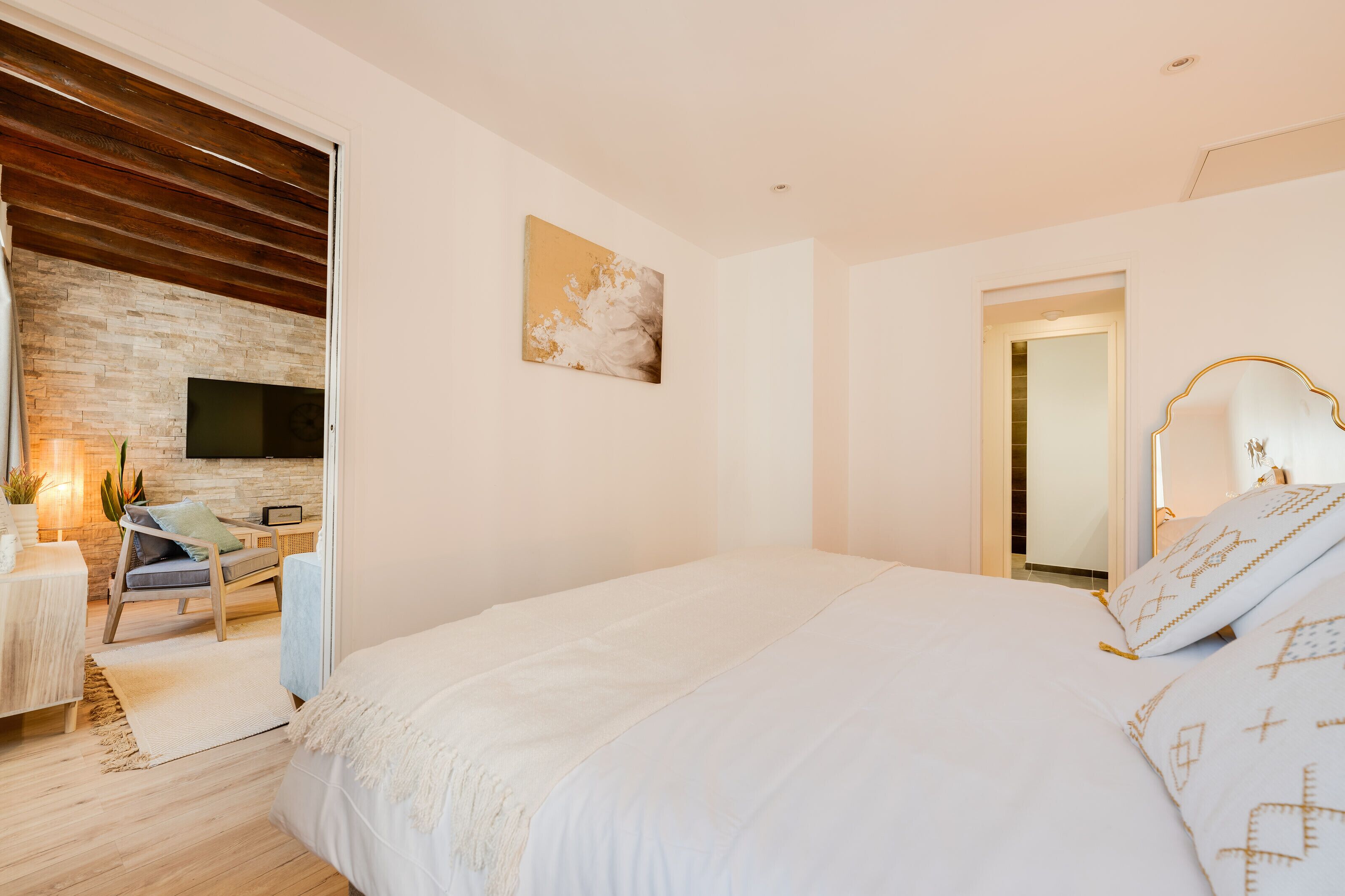 1 chambre, fer et planche à repasser, lit de bébé portatif, Wi-Fi