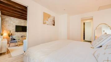 1 habitación, tabla de planchar con plancha, cuna de viaje y wifi
