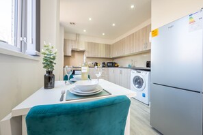 City Apartment | Private kitchen | Fridge, microwave, oven, stovetop - Church View 3 by Tŷ SA (Newport)