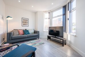 City Apartment | Living area - Church View 3 by Tŷ SA (Newport)