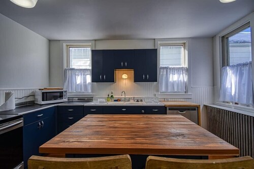Alpine House — Historic Leadville Victorian, 4BR Walk to Harrison Ave, Sleeps 10
