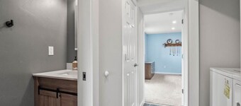 4BR Bungalow - Spacious Backyard & Pet Friendly