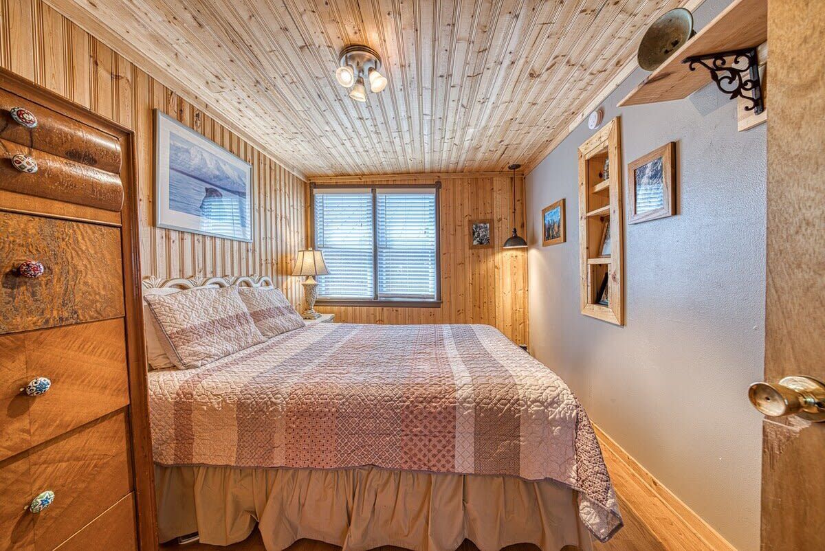 4 slaapkamers, een strijkplank/strijkijzer, wifi, beddengoed