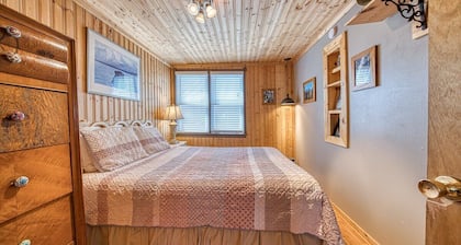 4BR - Pet Friendly, Near Cooper Mountain - 9 Guest