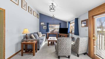 TV, bøker og kontorer