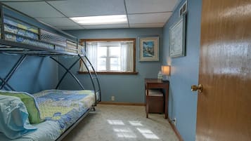 3 habitaciones, tabla de planchar con plancha, wifi y ropa de cama