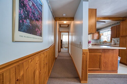 The Forget-Me-Not — 3BR Pink Victorian, Walk Downtown Leadville, Sleeps 6