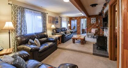 6BR Cozy Victorian - Block from Main St - Groups